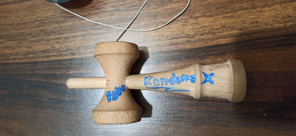 Kendama X second hand cu pictură
