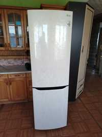 Холодильник LG двухкамерный инвекторный