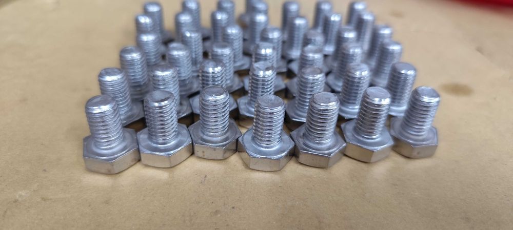 surub suruburi M10x1.5mm INOX 43 buc pret pe toate