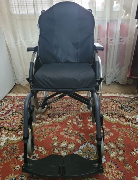 Scaun cu rotile pliabil