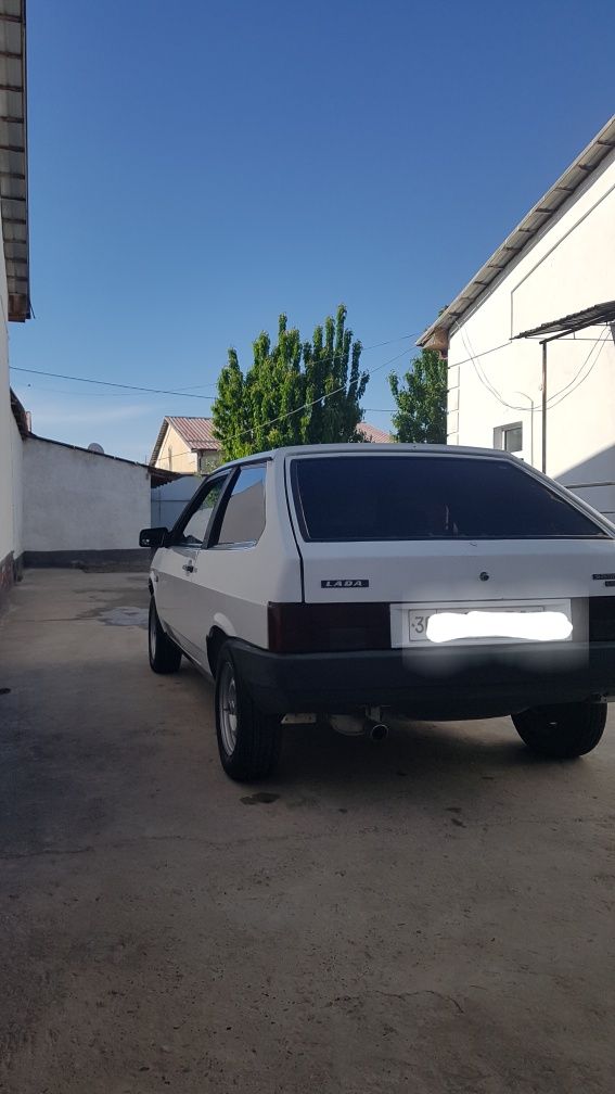 Lada 2108 sotiladi