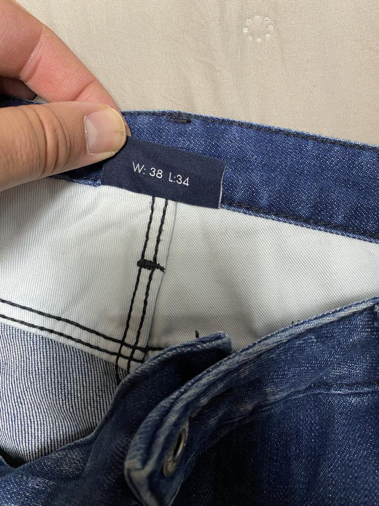 Продавам маркови дънки Armani