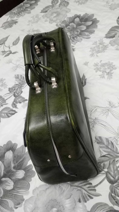 Зелена кожена чанта , отлична!