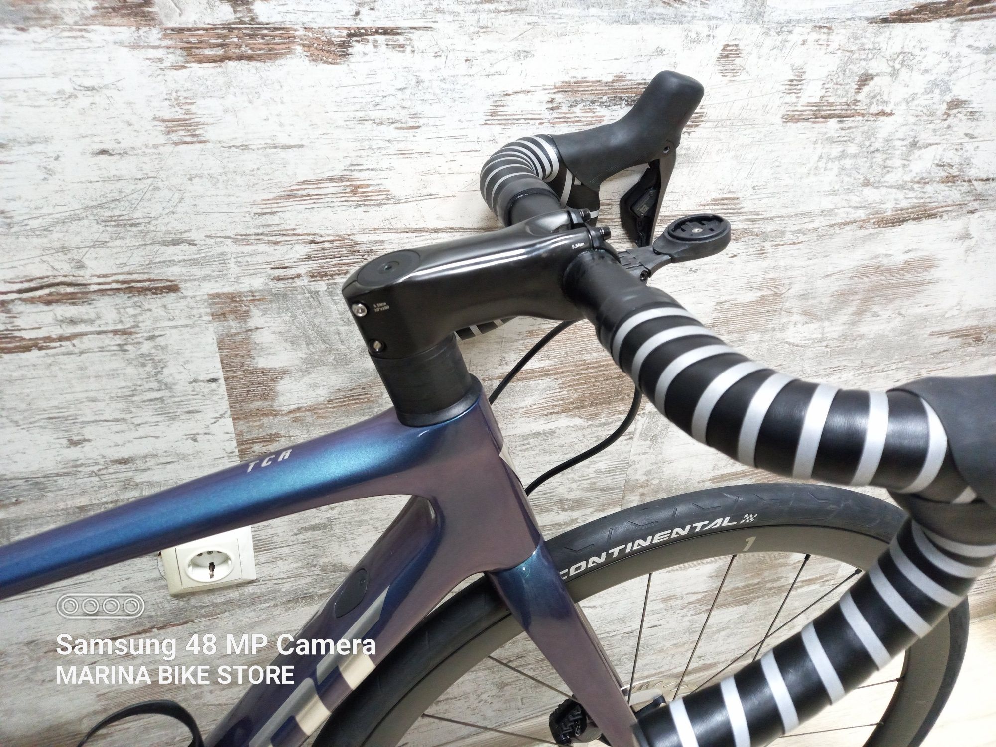 Карбонов шосеен велосипед Giant TCR Pro Disc Ultegra Di2
