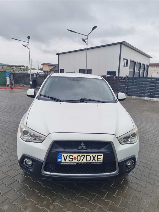 Vând Mitsubishi ASX