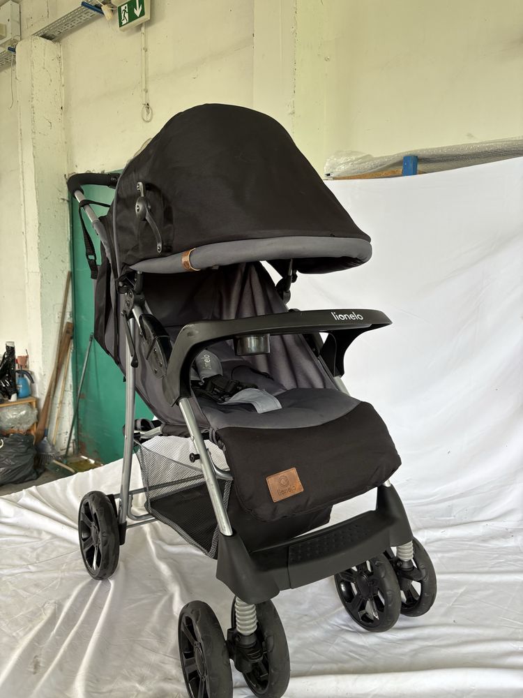 Carucior Lionelo Emma Plus cu tavita, 2 Suporturi pentru pahar