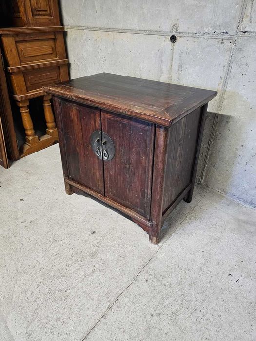 Китайски шкаф в ретро стил