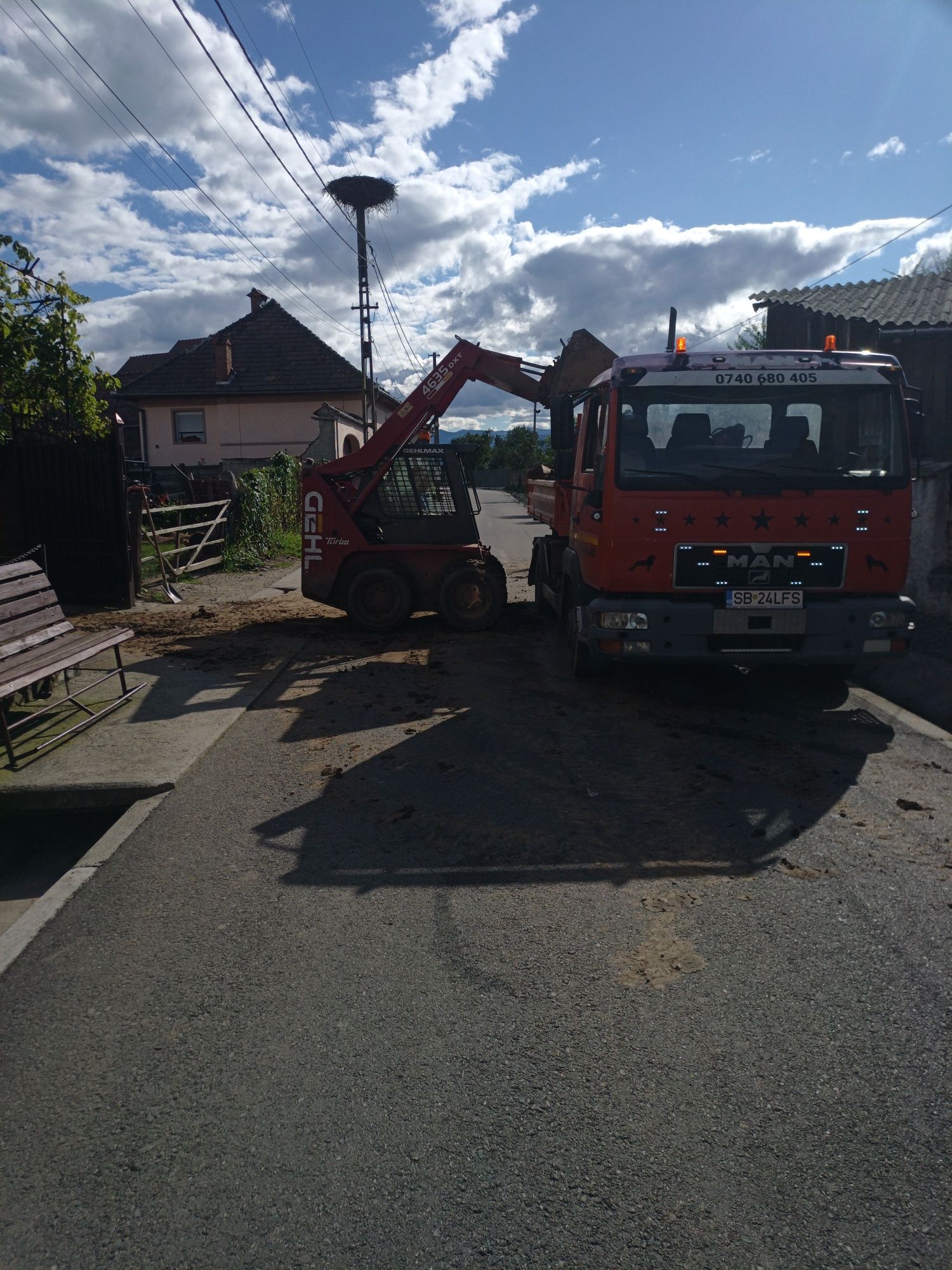 Excavator de închiriat, bobcat + mașină 7.5 t