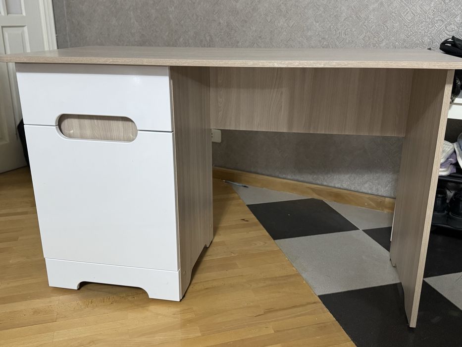 Продам письменный стол в отличном состоянии