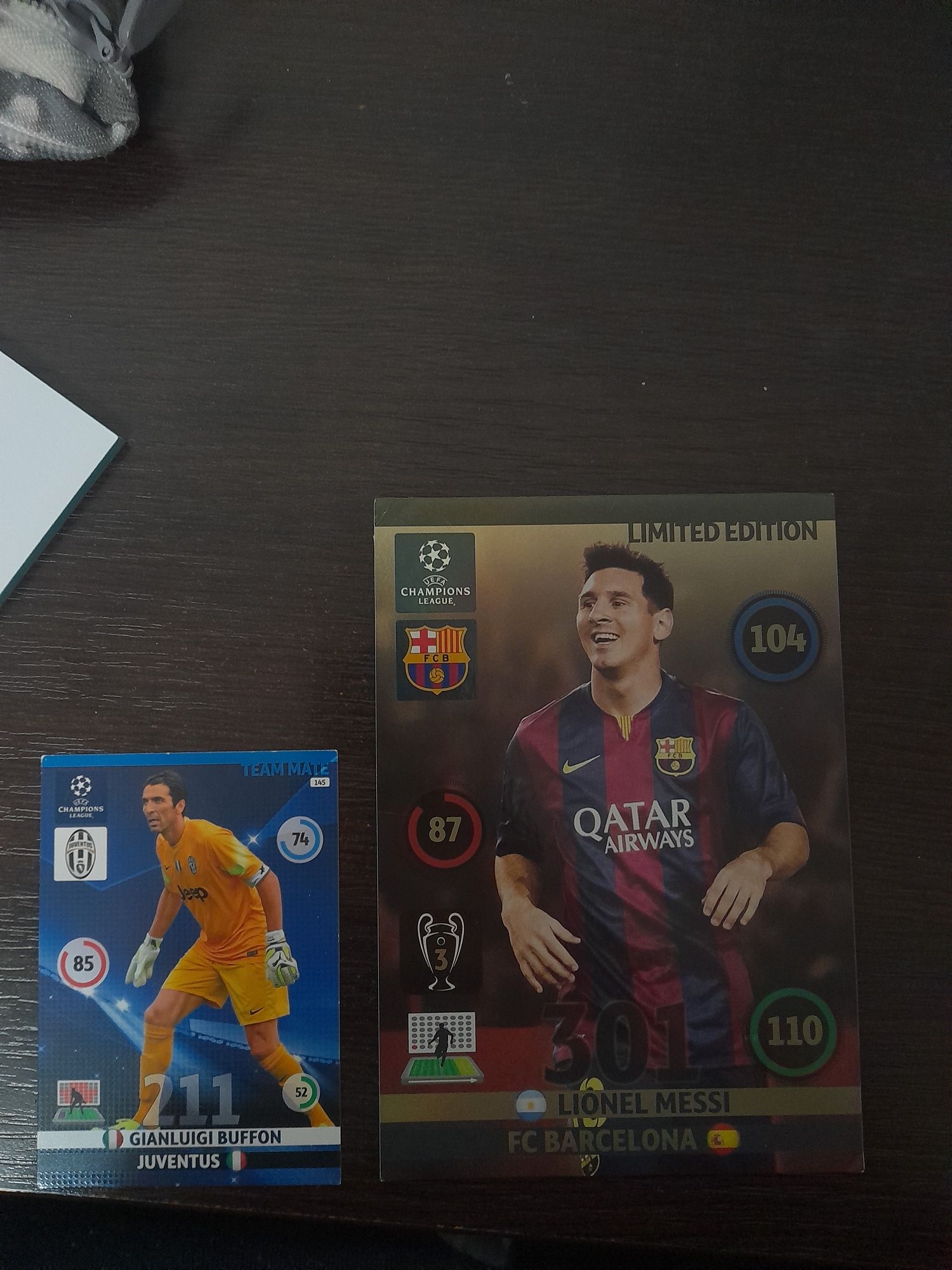 Vând cartonaș Lionel Messi Limited edition