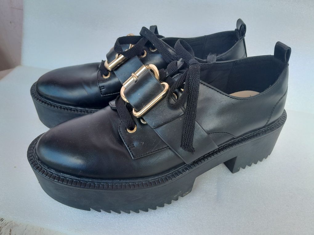 Обувки Stradivarius, 38 номер