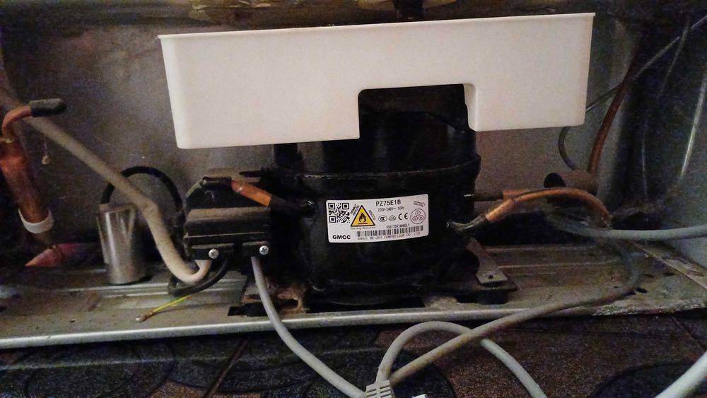 Motor/  Compresor frigider  GMCC PZ75E1B – 220V, R600a, funcțional