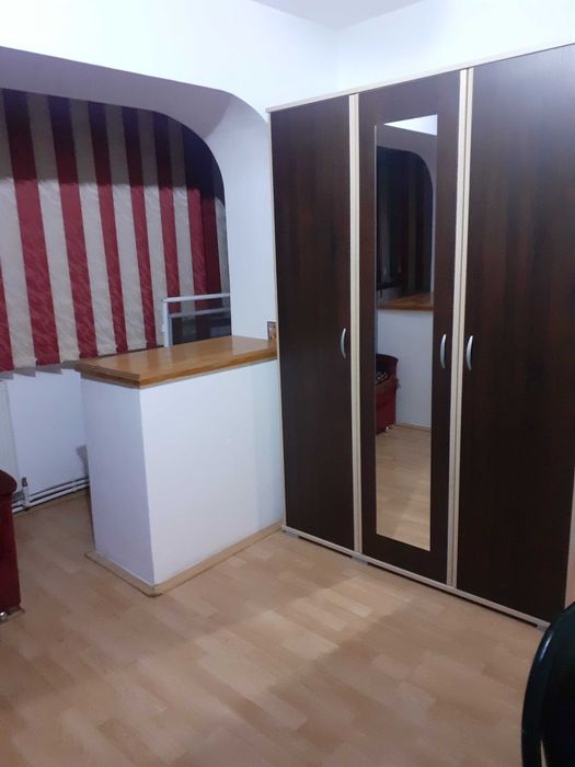 Închiriez apartament
