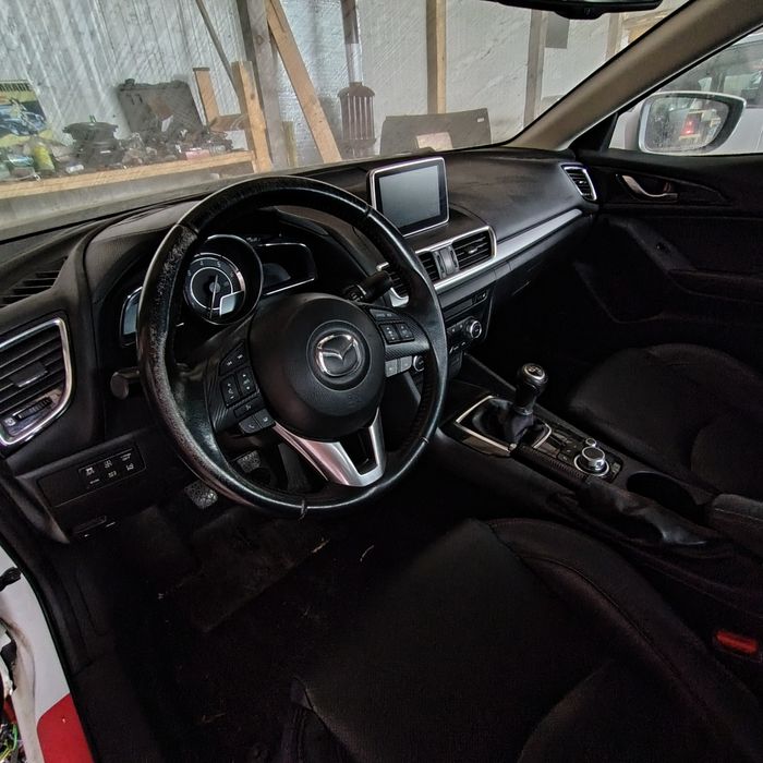 Dezmembrez Mazda 3 an 2014