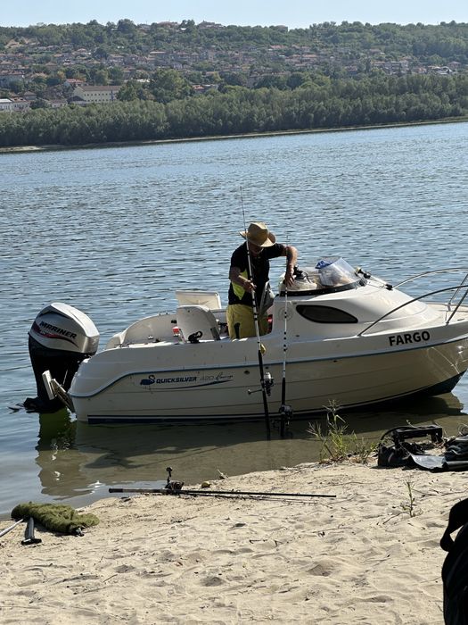 Barca cabinata quic silver motor mariner 40cp