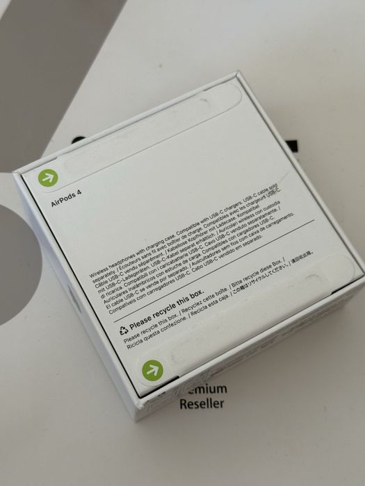 ЗАПЕЧАТАНИ Apple AirPods 4 iStyle Гаранция 2027 White / Бели