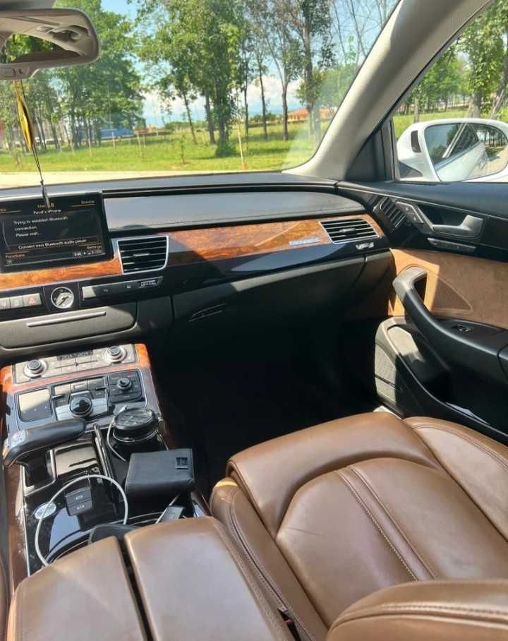 Автомобил Audi A8