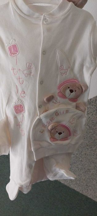 Комплект за новородено с текстилен метър за стена