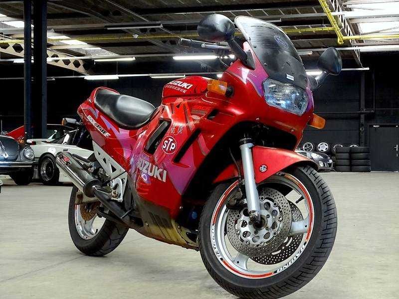 Dezmembrez Suzuki GSX 750 F din 1992