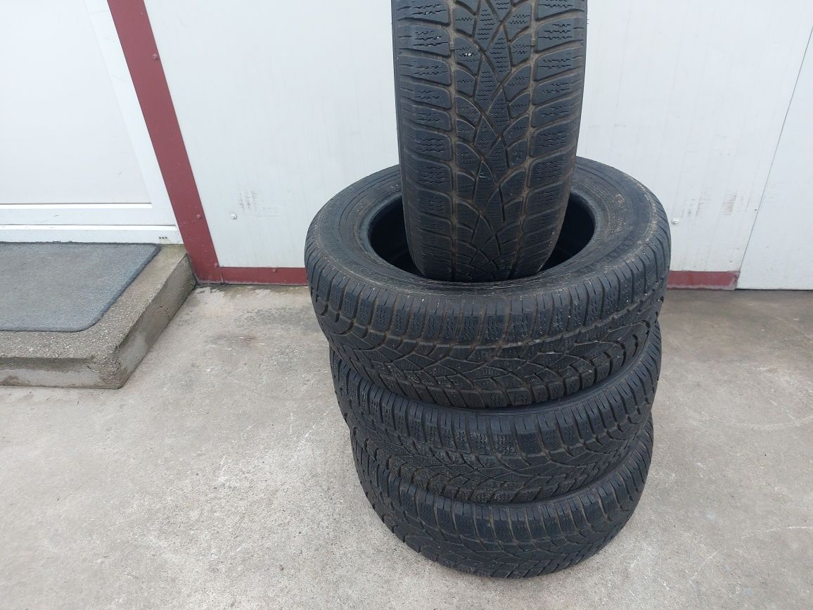 125 lei bucata! Set anvelope M+S/IARNA 205 60 16 Dunlop! 7 mm