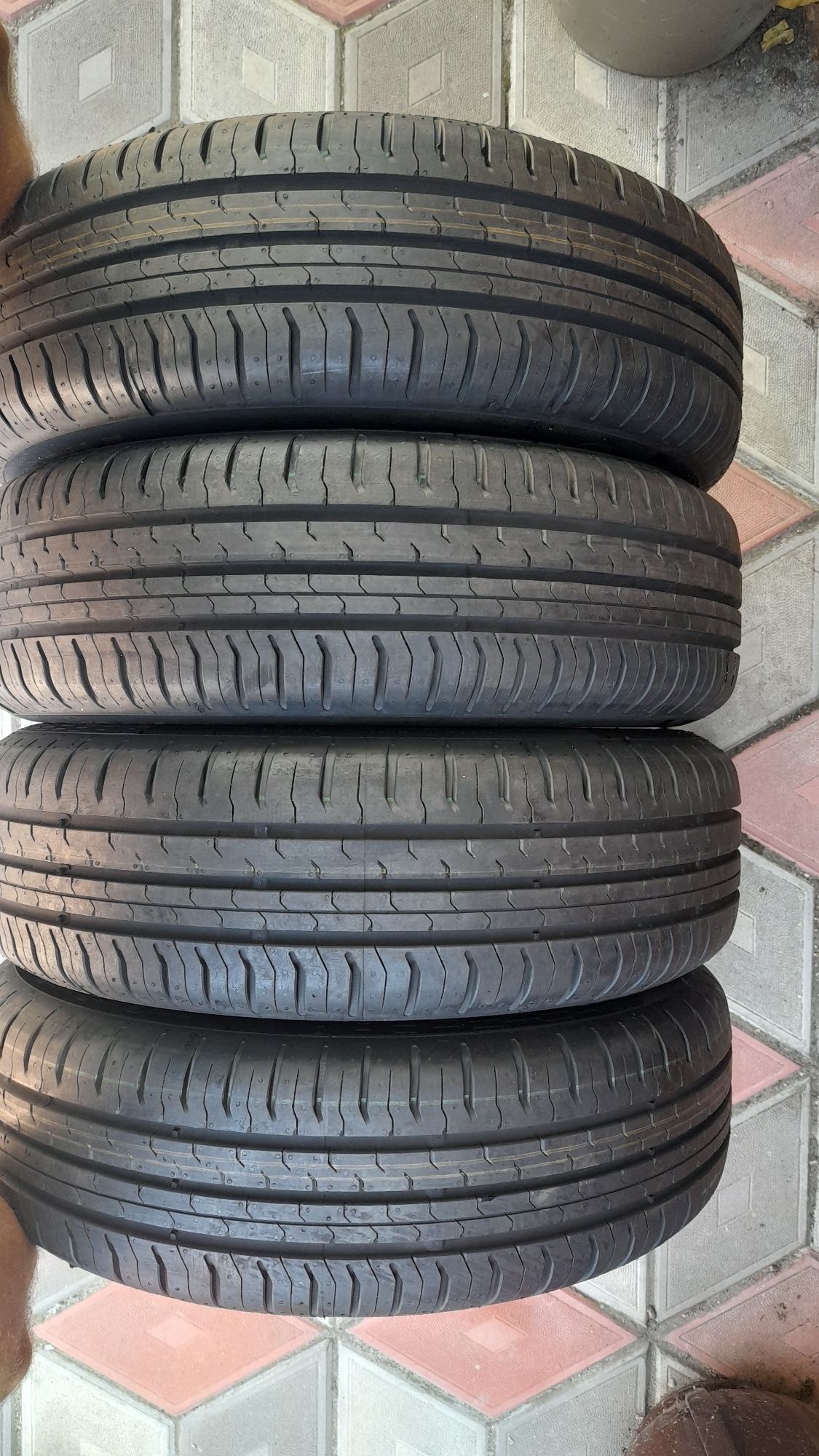 Vand 4 anvelope de vara 165 65 r14 CONTINENTAL noi