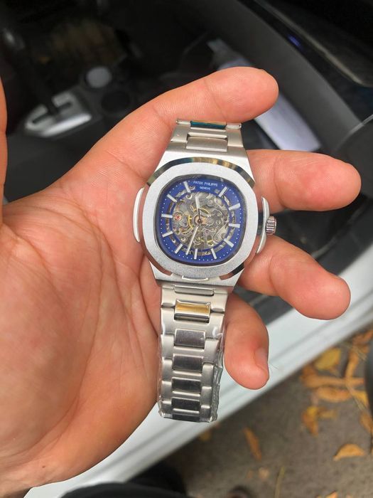 Patek philippe  yengi soat srochna sotiladi