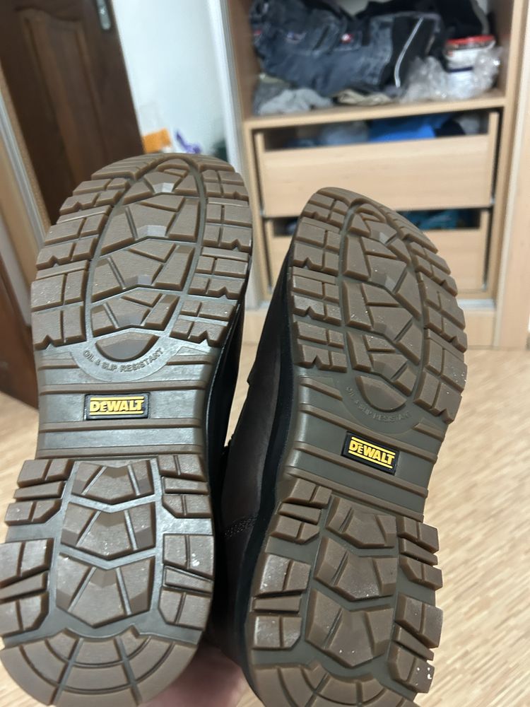 Работни обувки Dewalt
