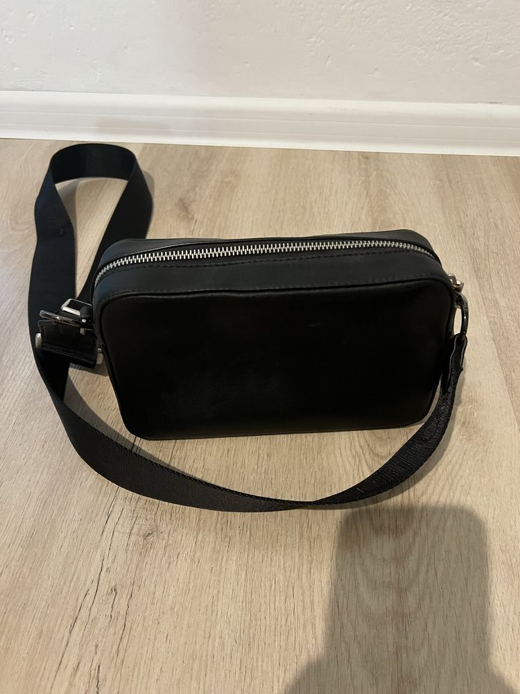 Продавам чанта Calvin Klein