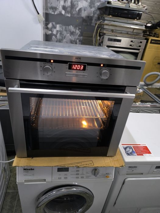 Фурна  AEG B31510-4-m за вграждане 9 Функции с вентилатор.