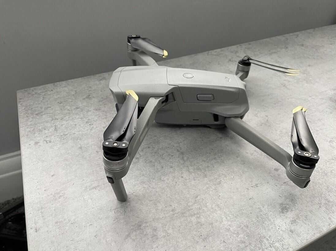 Дрон DJI Mavic AIR 2