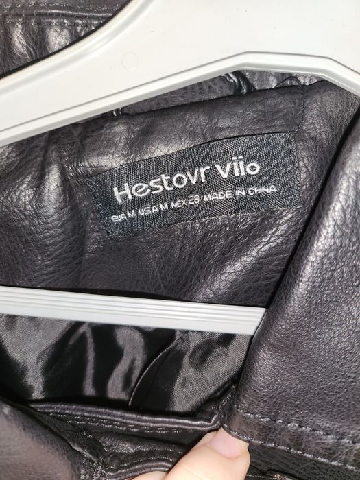 Vând geaca de piele