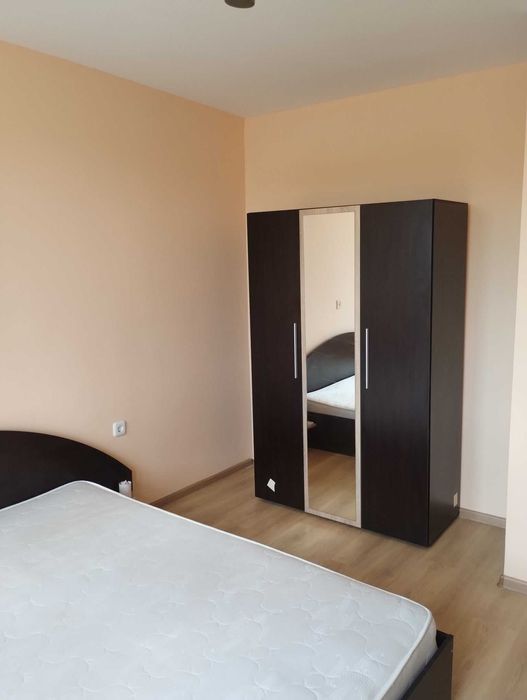 Тристаен в центъра под наем