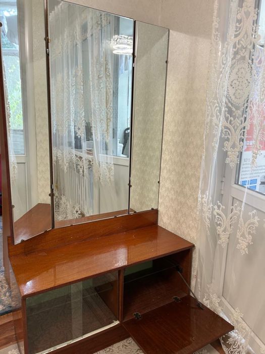 Продам тумбу с зеркалом