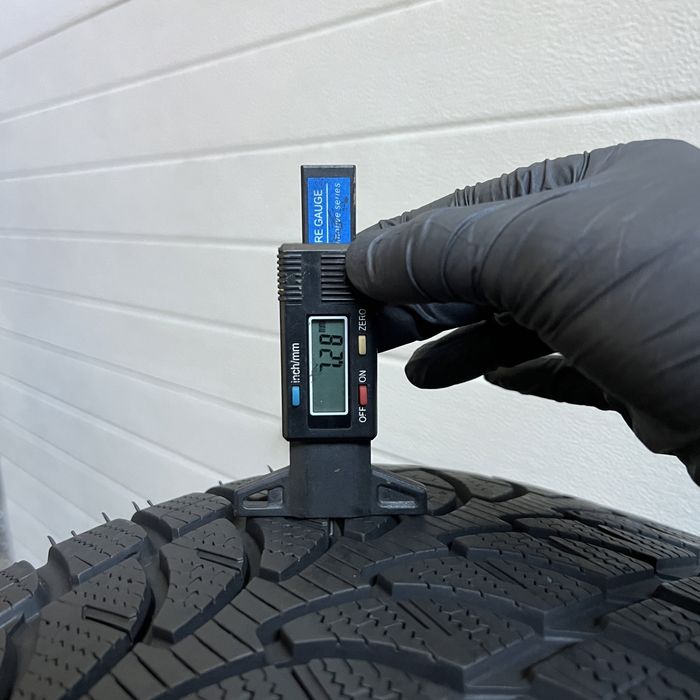 2 Anvelope iarna 235 55 18 Bridgestone