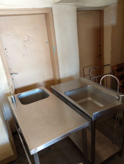 Маси с мивка и плотове от инокс