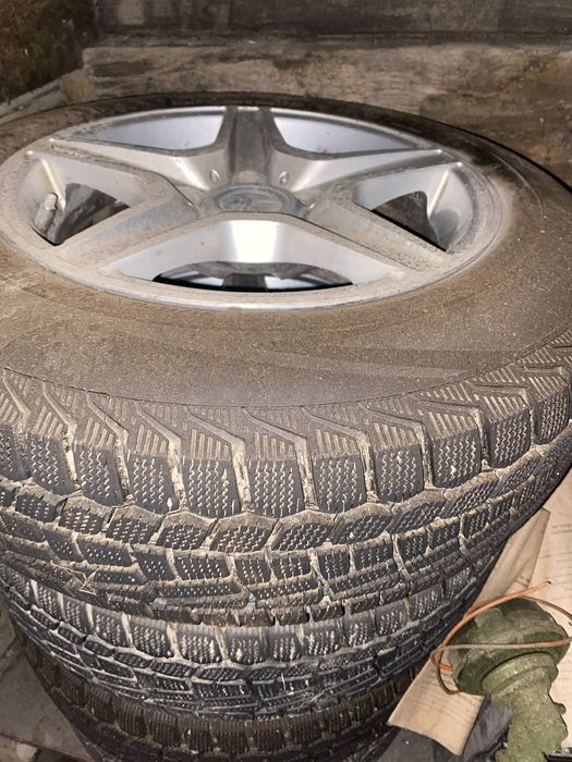 Продам диски с резиной мерс р15