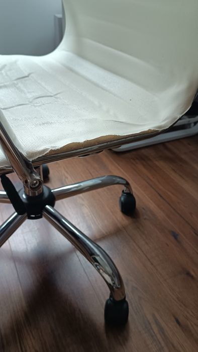 Бял офис стол за бюро с падащ механизъм