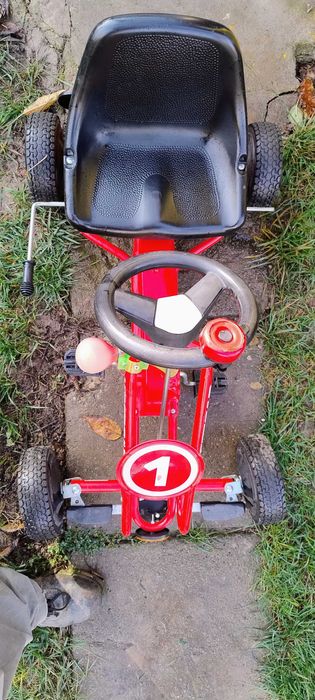 Kart cu pedale pentru copii, culoare rosu, pentru 3-6 ani