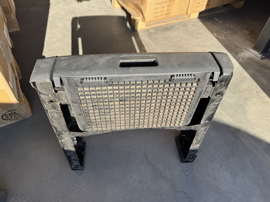 Основа седалка с чекмеджеза VW Touran, Caddy, Golf V, VI