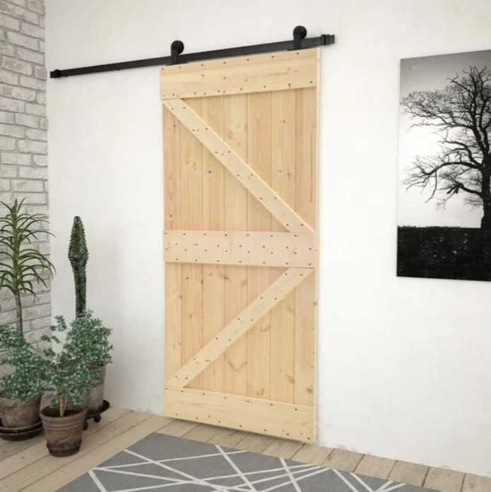 Плъзгаща врата от масивно борово дърво