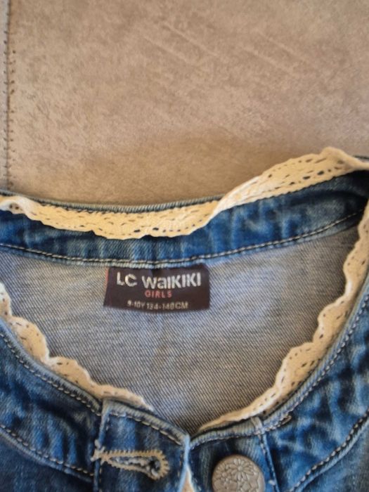 Джинсовая легкая куртка на девочку