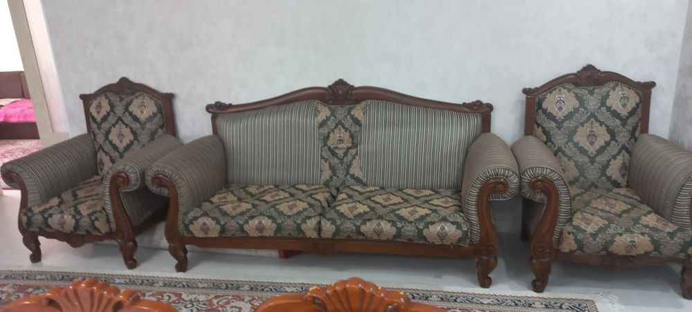 Продам диван с креслами