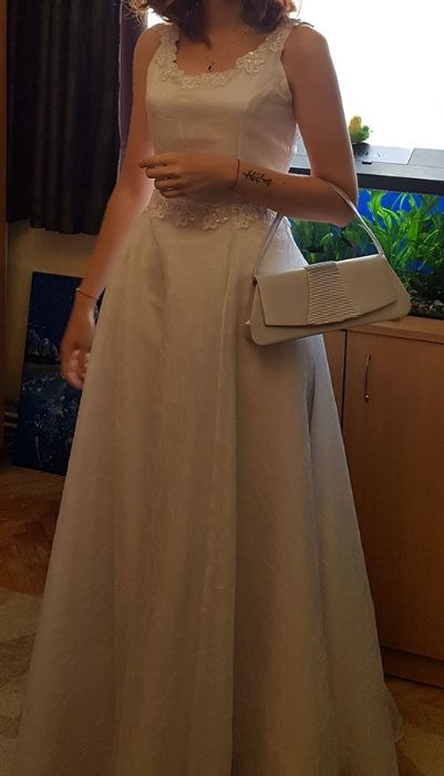 Vand rochie de mireasa facuta la comanda