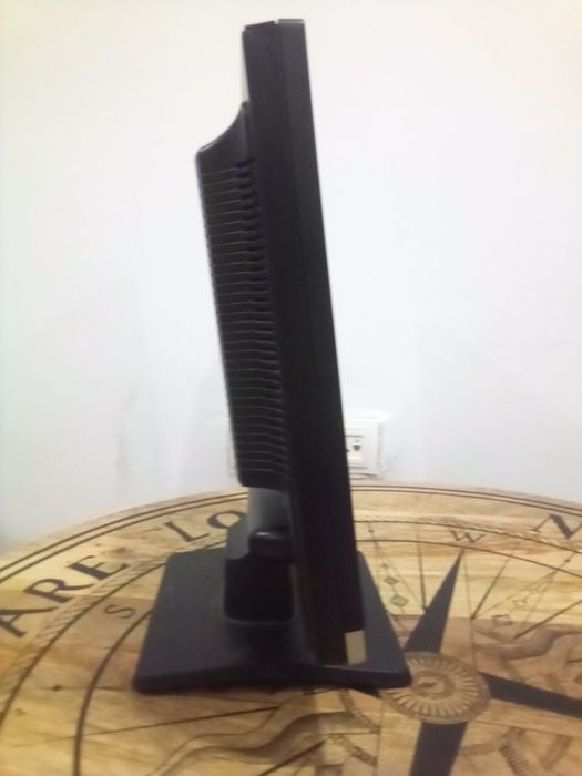 4:3 VGA monitor (1280x1024) YÜsmart N-Vision 17" (vanzare sau schimb)