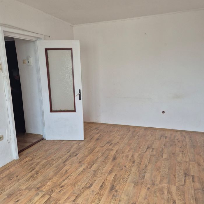 Vand ap 1 cam pozitie centrala Targu Neamt