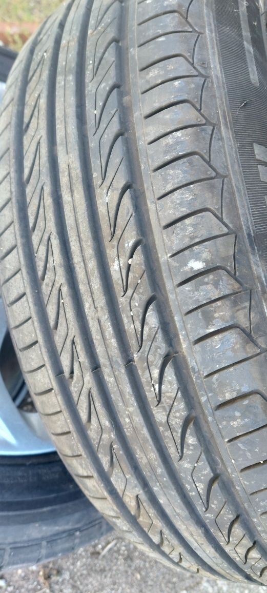 Летни гуми 4бр. 175/65 R15 като нови/ топ