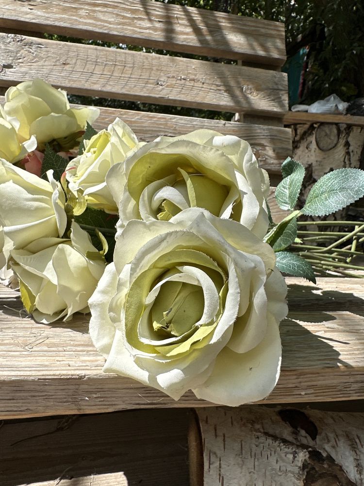 Искусственные розы 2 вида оформление цена за 1 шт