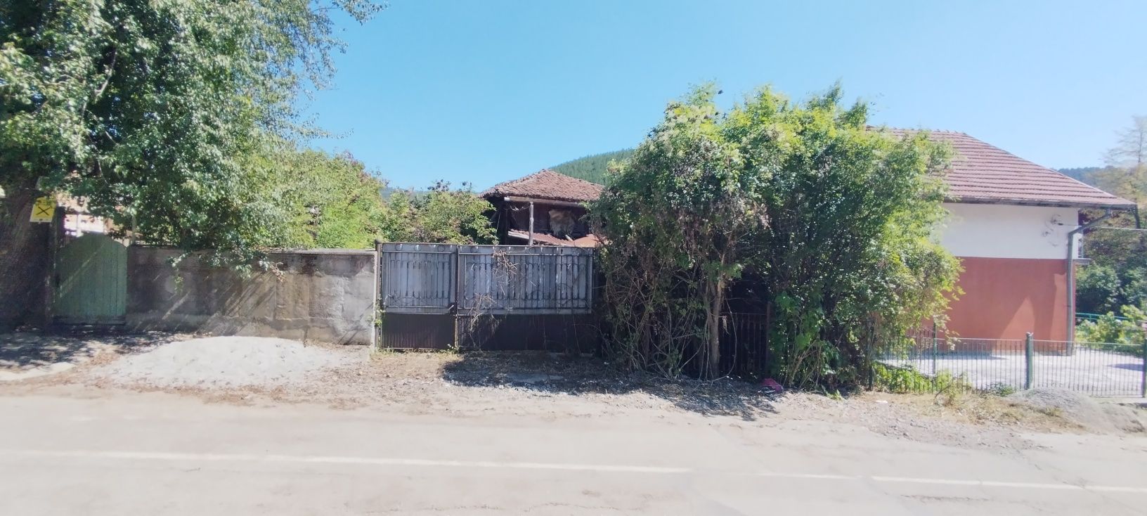 Продава се къща в село Боснек, област Перник