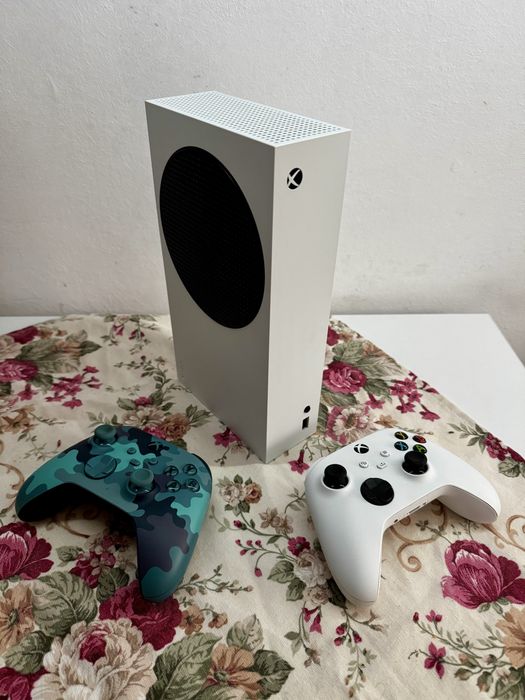 Xbox Series S 512GB + 2 controllere originale – stare excelentă!