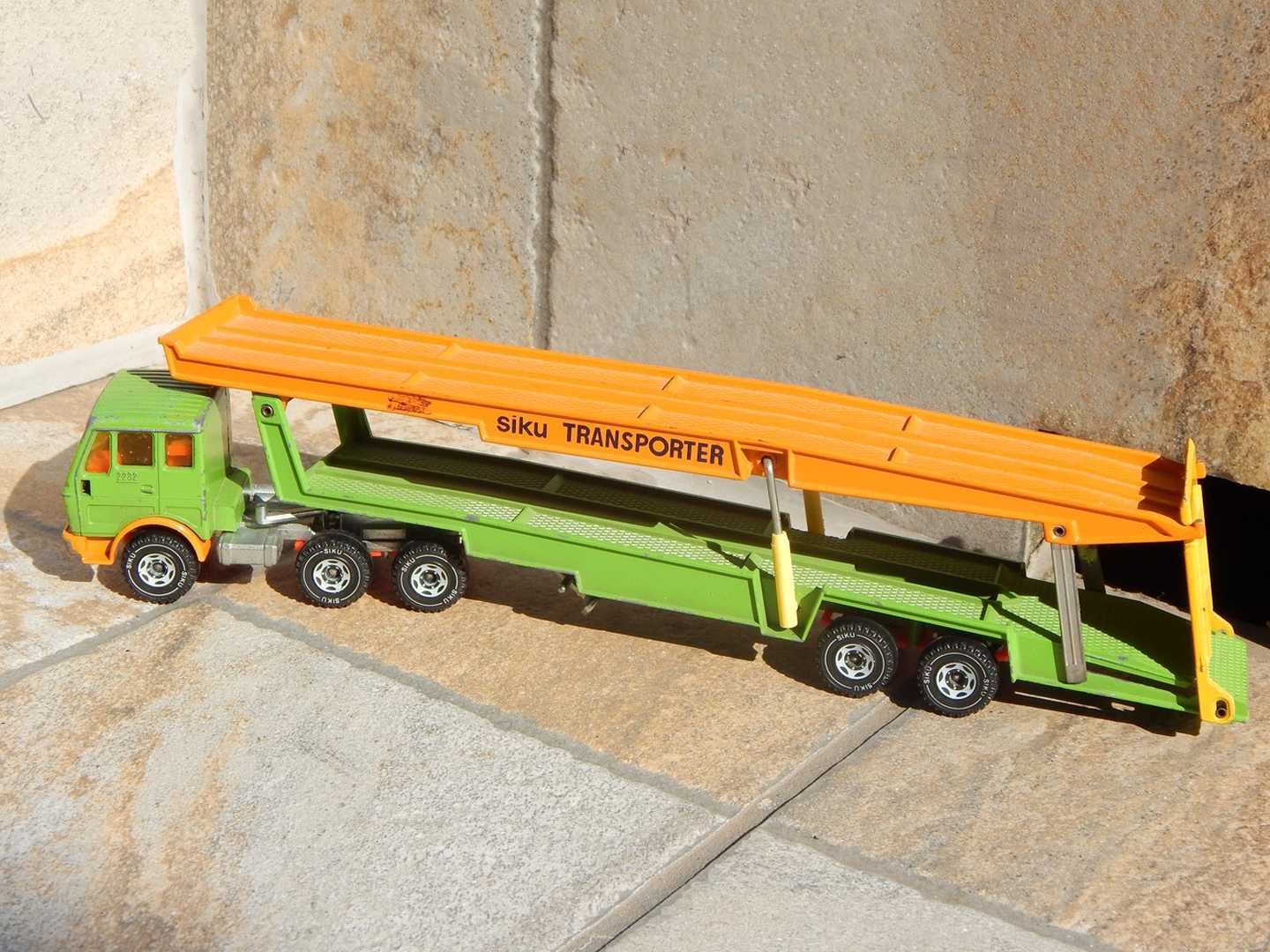 Macheta cap tractor camion Mercedes 2232 320 PS Siku Germania 1:55